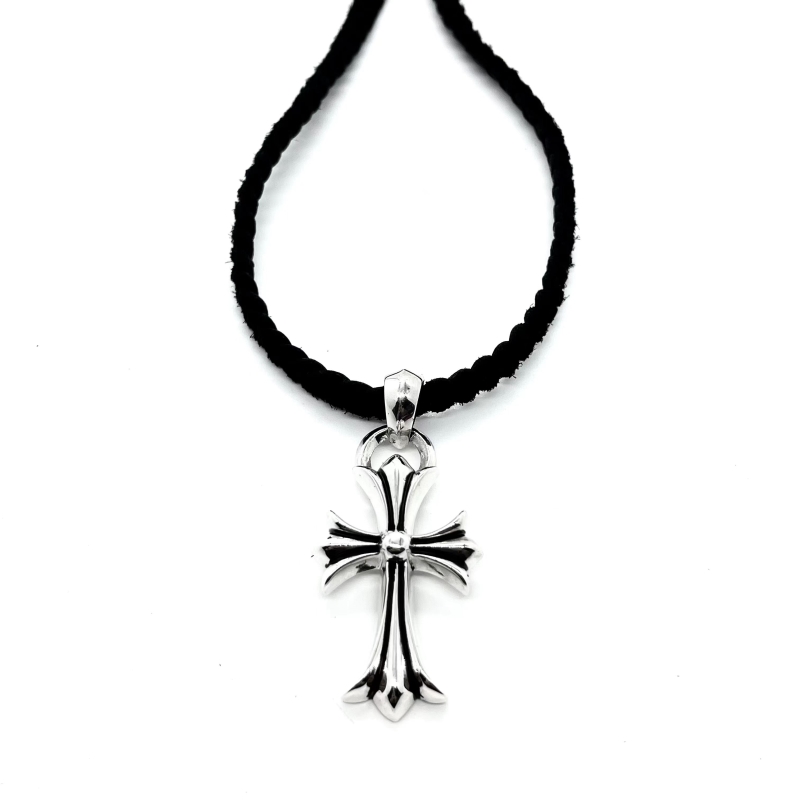 Ch**me He**ts necklaces